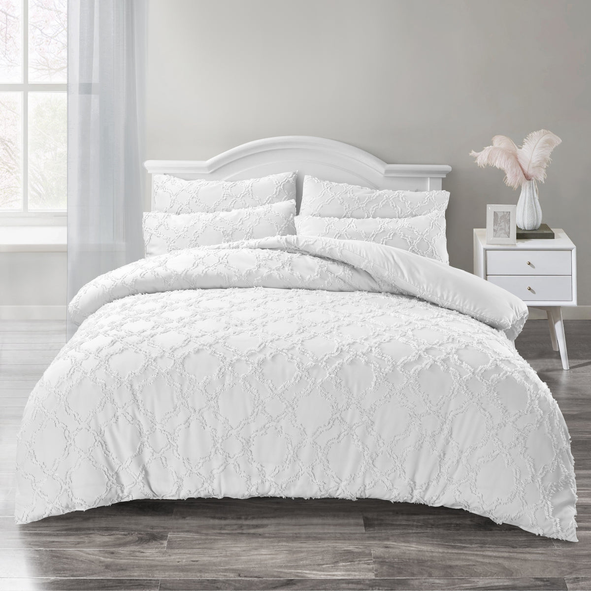 Intimates Ophelia White Tufted Duvet Cover Set 